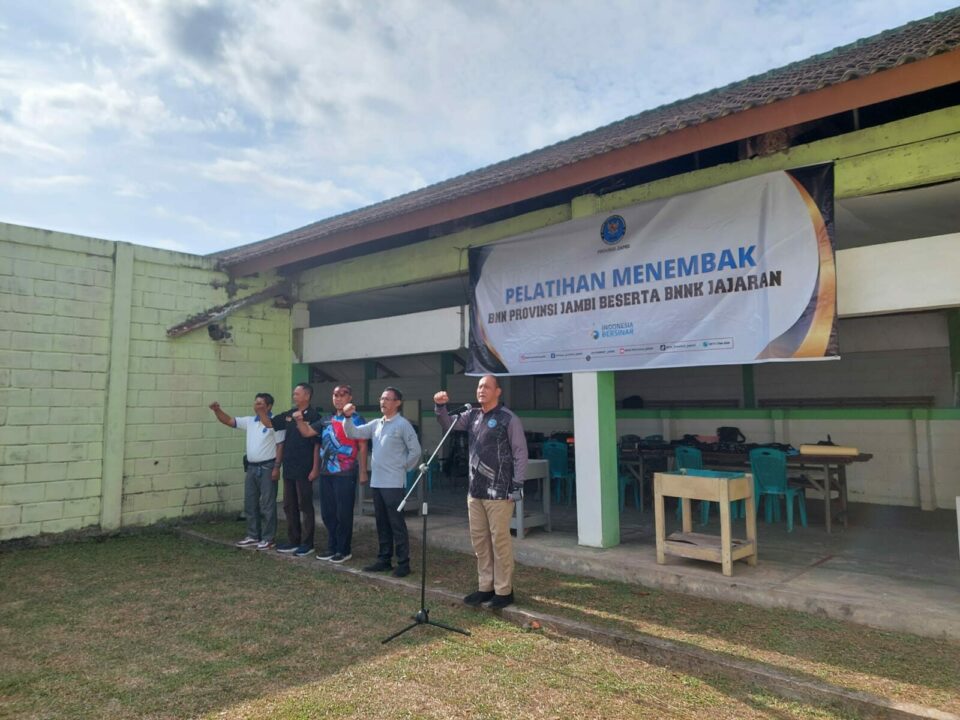 LATIHAN MENEMBAK BERSAMA BNNP JAMBI DAN BNNK JAJARAN